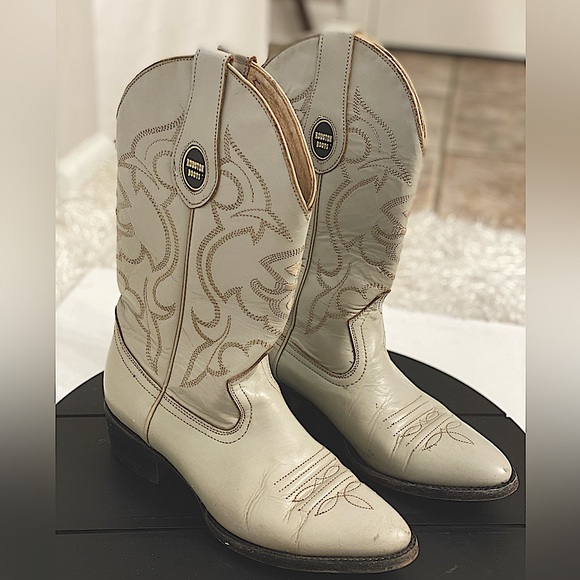Houston Boots Shoes - Houston Boots, vaquero boots woman cowboy boots size 5. Classy western boots.